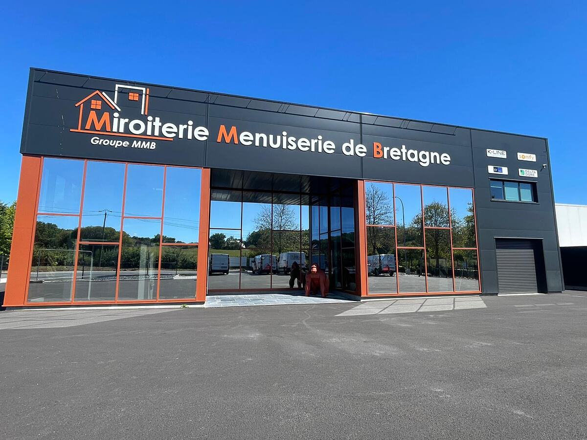 Façade de l'agence Miroiterie Menuiserie de Bretagne à Landévant